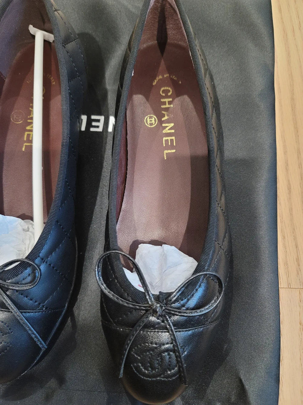 Women’s Black Quilted Leather Ballet Flats - Picture 4 of 10